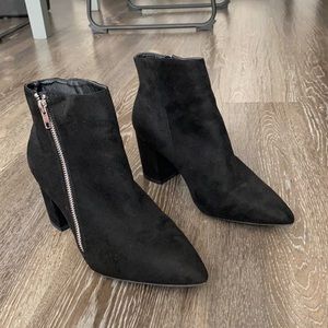 Wild Diva Black Felt-Textured Booties Size 8